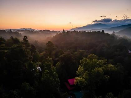 Spacious Smokies Cabin - Hot Tub with Mountain Views - image 14