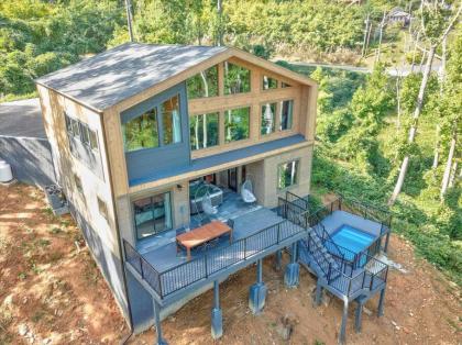 4 BD Modern cabin heated ModPool and prime locale - image 1