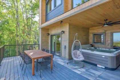 4 BD Modern cabin heated ModPool and prime locale - image 2