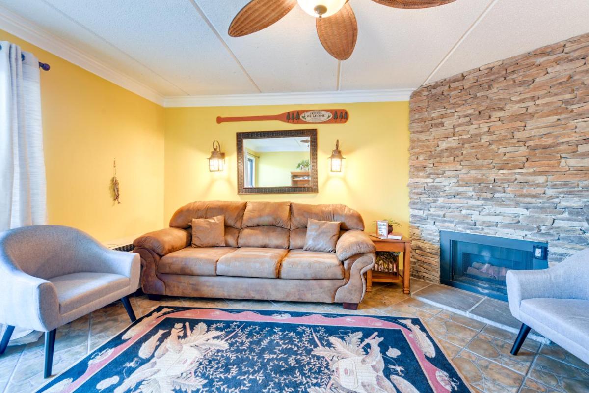 Downtown Gatlinburg Condo with Community Pool! - image 4