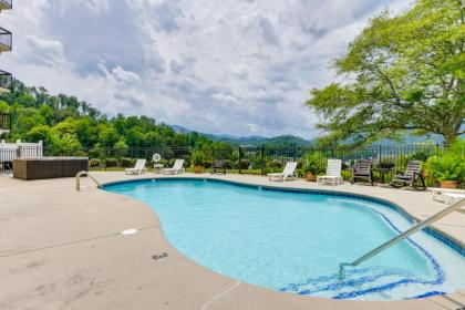 Gatlinburg Condo with Smoky Mtn Views Walk to Dwtn! - image 3